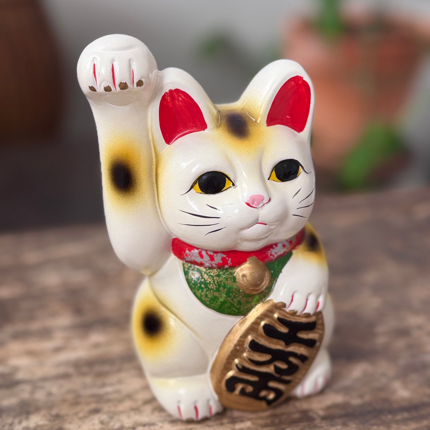 三色右手招財貓