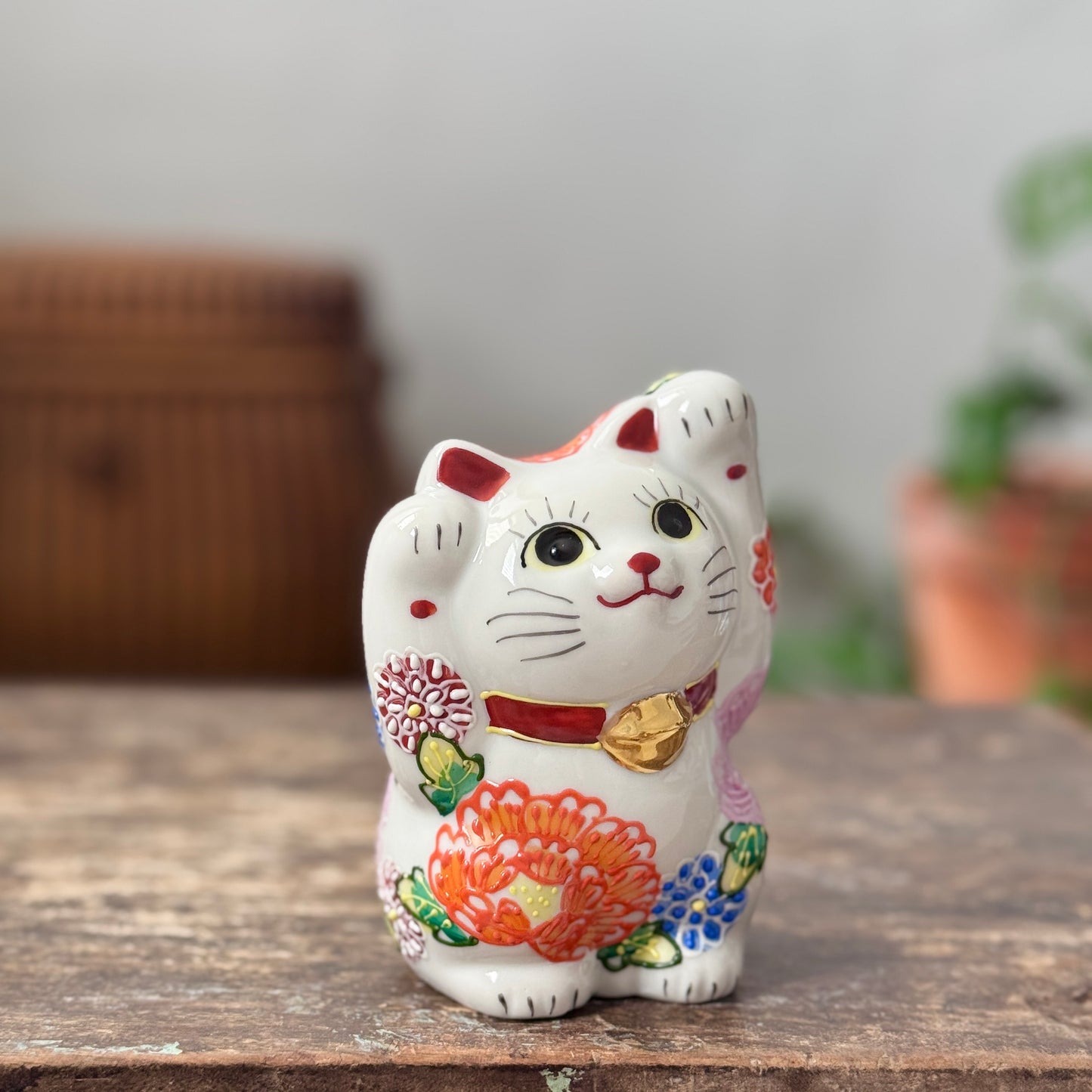 白彩花卉招財貓