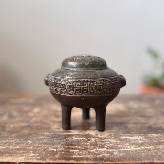三足銅鼎香爐